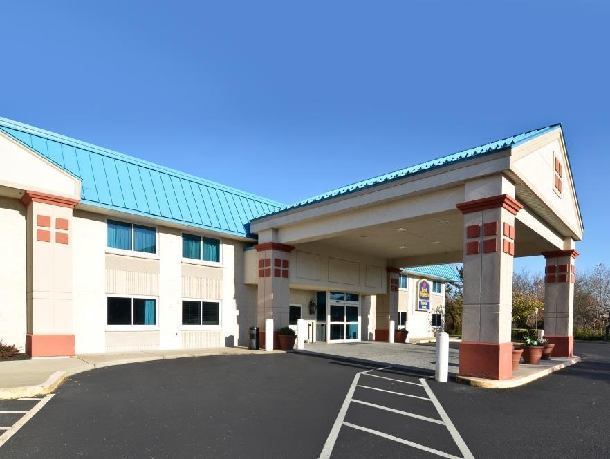 Baymont By Wyndham Westampton Hotel Exterior photo