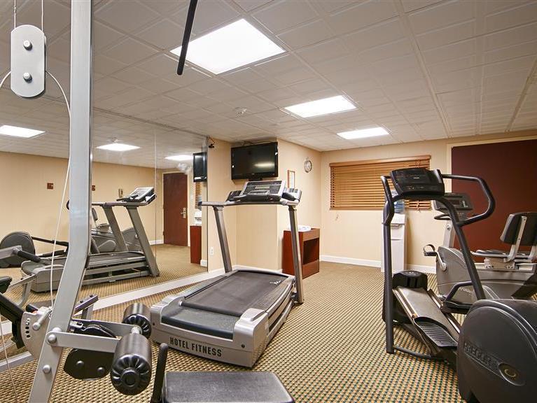Baymont By Wyndham Westampton Hotel Exterior photo