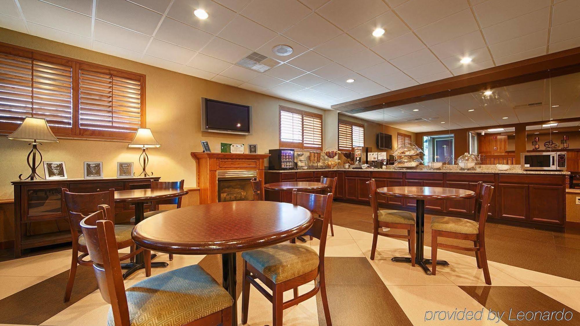 Baymont By Wyndham Westampton Hotel Exterior photo